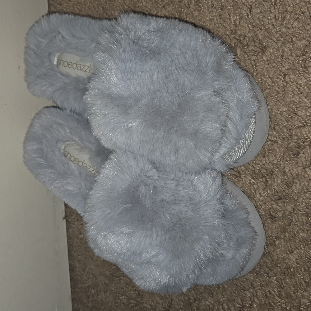 7W Fuzzy Gray Platform Slippers